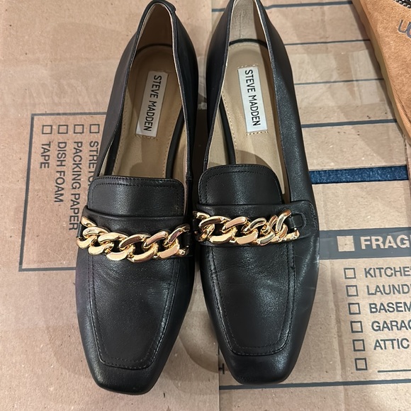 Steve Madden Loafers - NWOT with gorgeous gold chain detail! 9.5 - Picture 2 of 4